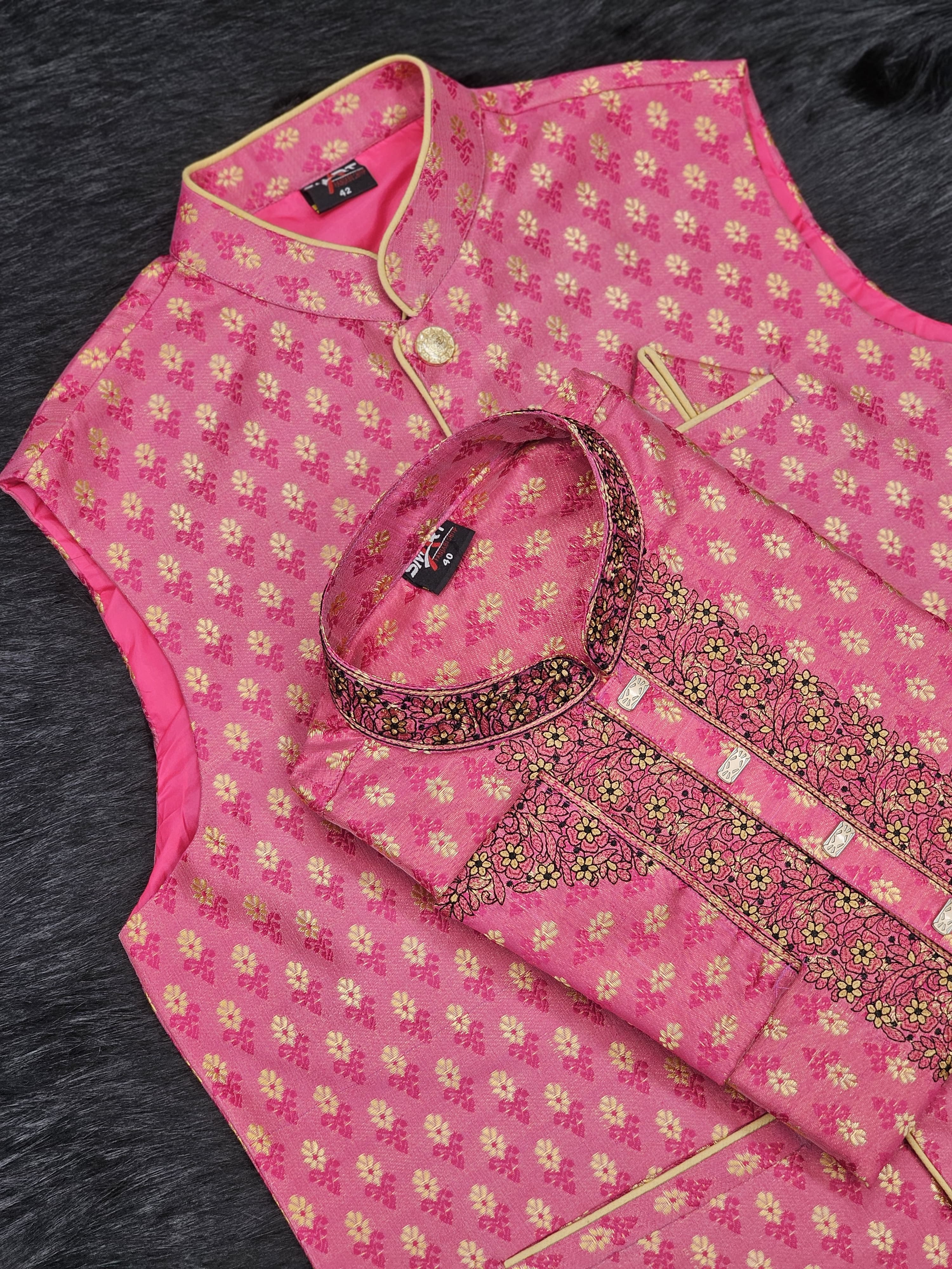 শীতের আরামদায়ক সফট কাতান কাপড়ে ম্যাচিং-কটি পাঞ্জাবী।  একসাথে ম্যাচিং পাঞ্জাবী-কটি কিনলেই পাচ্ছেন ১০% ডিসকাউন্ট।